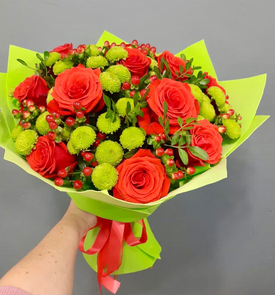 Букет цветов из: Хризантемы и Розы в Кисловодске