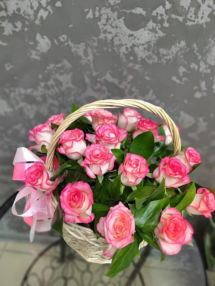 Цветочная композиция из Розы в корзине в Кисловодске