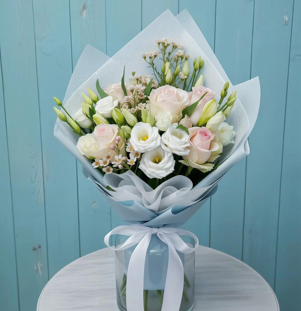 Букет цветов из: Розы и Лизиантусы в Кисловодске