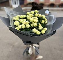 Букет Белые кустовые розы Солинеро в Кисловодске