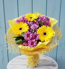 Букет цветов из:  Хризантемы и Герберы #REPLACE_PRED# Кисловодске
