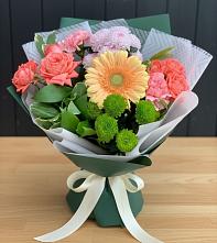 Букет цветов из:  Гвоздики, Розы, Герберы и Хризантемы #REPLACE_PRED# Кисловодске