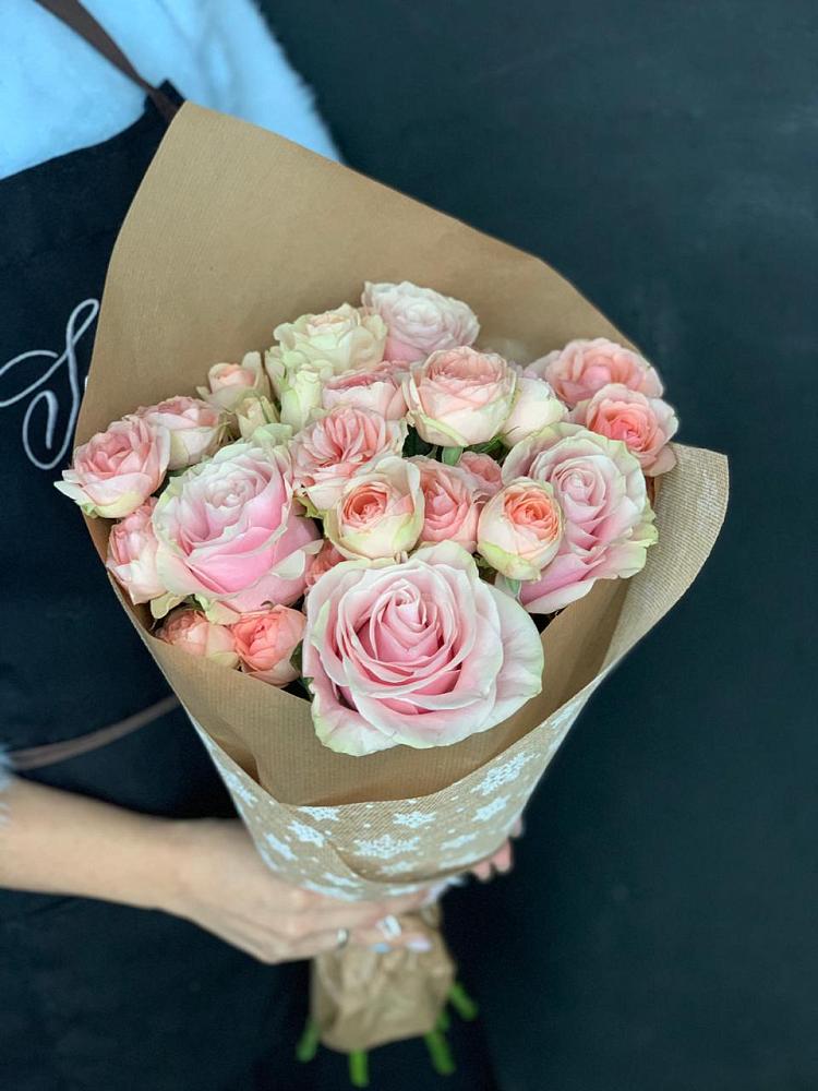 Букет цветов из: Хризантемы и Розы в Кисловодске