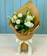 Букет цветов из:  Хризантемы и Лизиантусы в Кисловодске