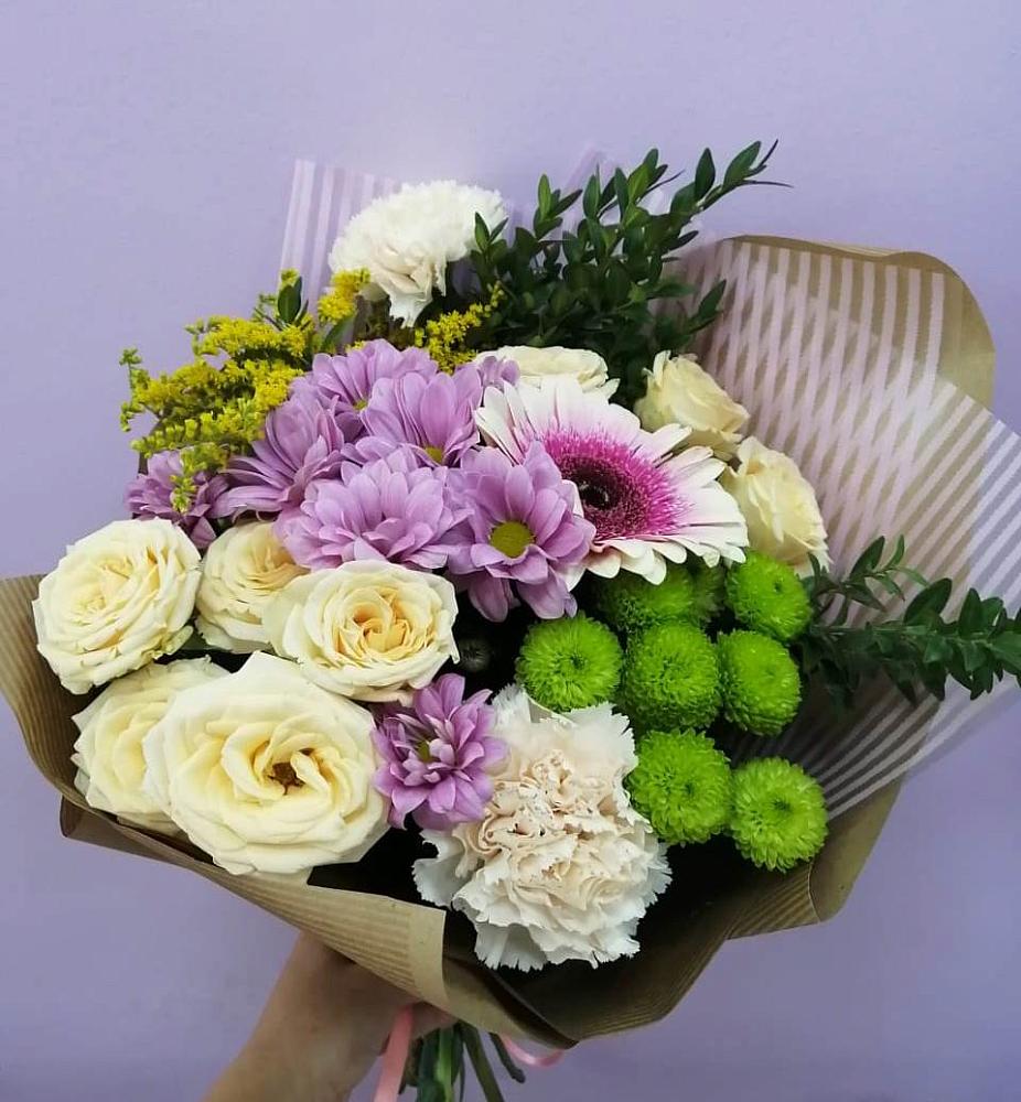 Букет цветов из: Хризантемы, Розы, Гвоздики и Герберы в Кисловодске