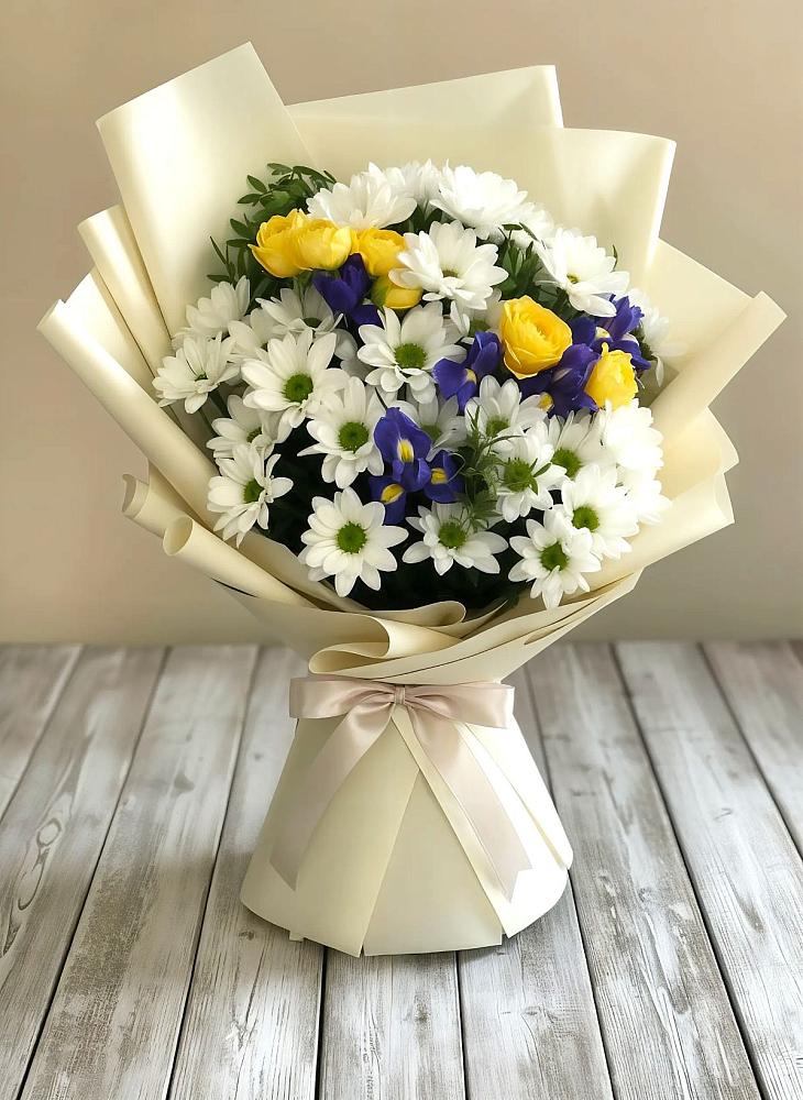 Букет цветов из: Ирисы, Хризантемы и Розы в Кисловодске