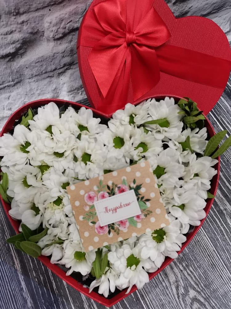 Цветочная композиция из Хризантемы в виде сердца в Кисловодске