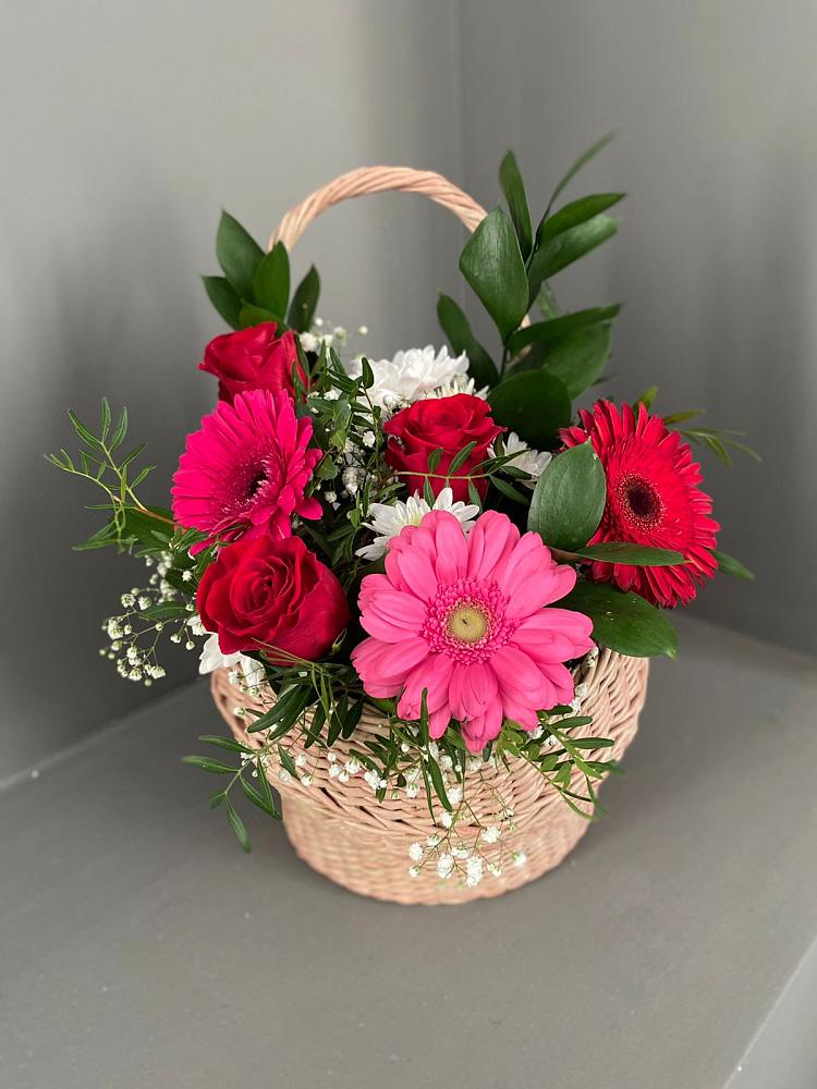 Цветочная композиция из Розы, Хризантемы и Герберы в корзине в Кисловодске