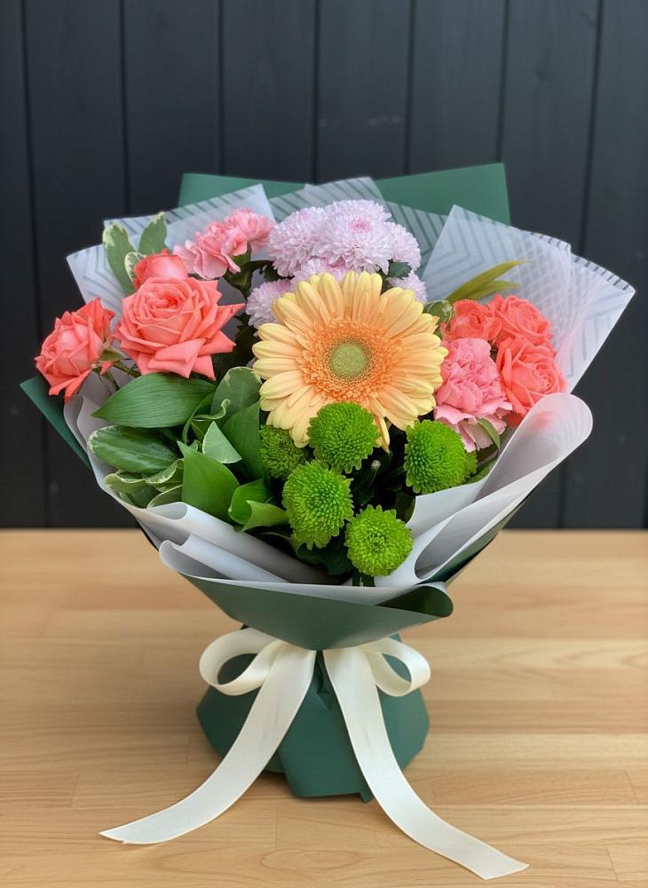 Букет цветов из: Гвоздики, Розы, Герберы и Хризантемы в Кисловодске